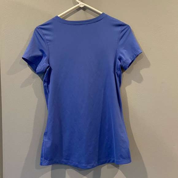 Nike V-neck tshirt NWOT - Picture 4 of 4